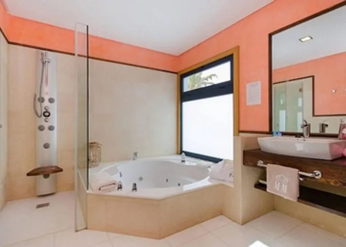 Playas Blanca Pool Private Villa